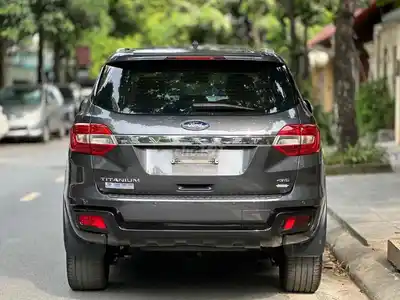 Ford Everest Titanium 4WD серый 7-местный автомат