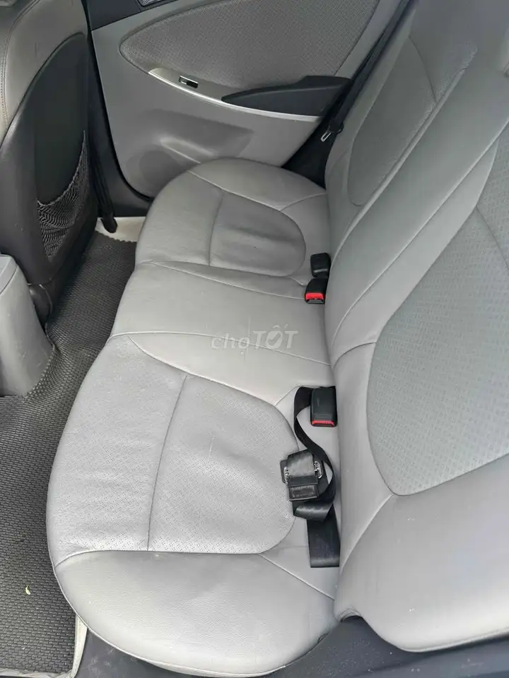 Hyundai Accent белый автомат 5 мест