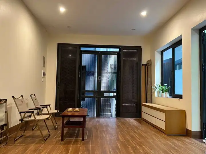 Cho thuê nhà Đội Cấn, 5 tầng, 4 ngủ, 15tr/tháng