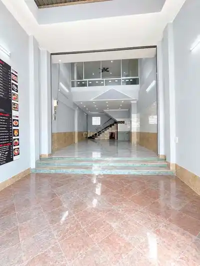 Дом с фасадным коммерческим помещением, Тхонг Нят, 1 антресоль, 3 этажа, Район 11, Говап