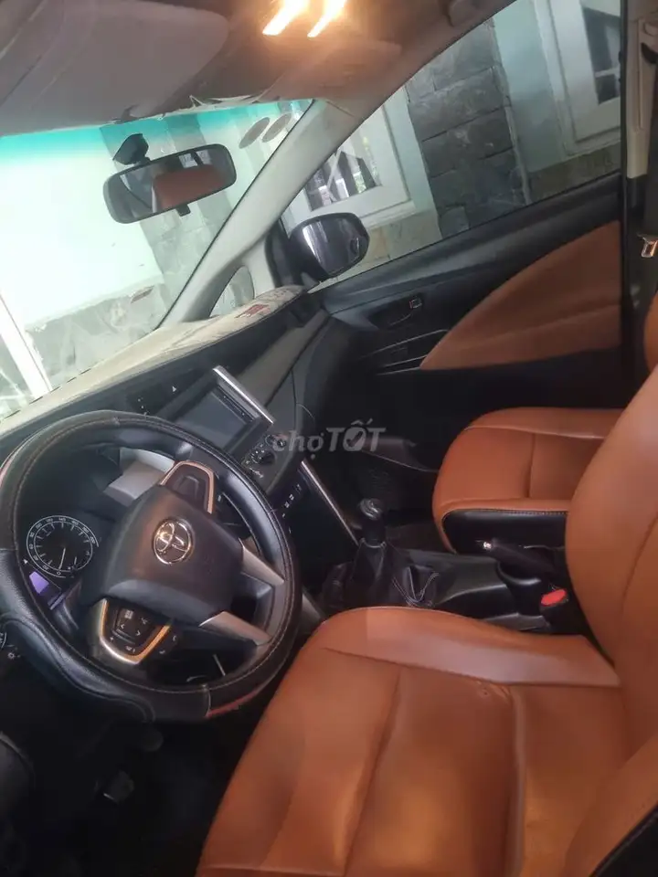 Toyota Innova 2.0E 2019 серый серебристый 7 мест