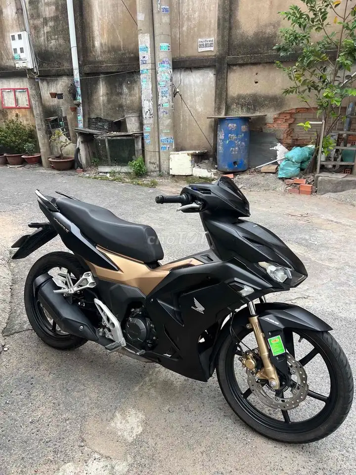 Honda Winner V3 Черно-золотой Michelin RCB