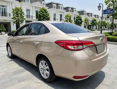 Toyota Vios 2020 механическая, золотой песок