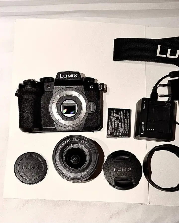 Panasonic Lumix G90 с объективом 12–60 мм