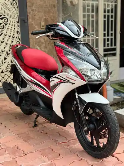 Honda Air Blade 2012 красно-бело-черный